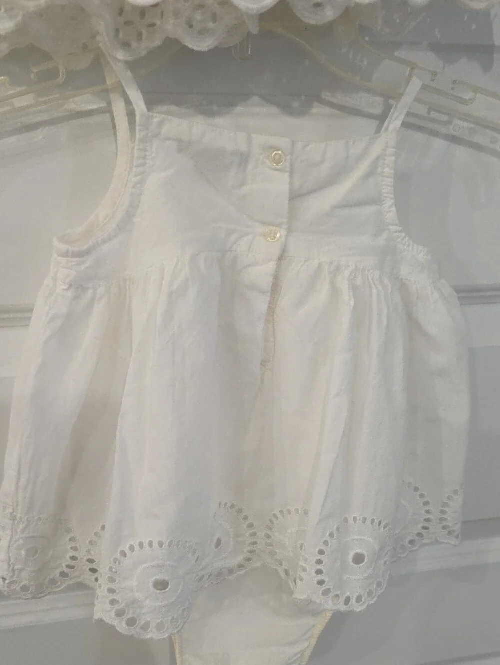 GAP classic white